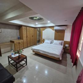 Hotel Paradise，位于贾姆讷格尔的酒店