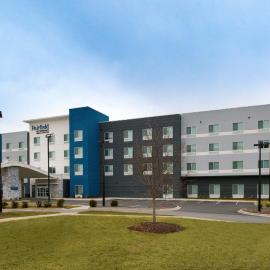 Fairfield Inn & Suites by Marriott Charlotte University Research Park，位于夏洛特的酒店