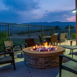 Fairfield Inn and Suites by Marriott Colorado Springs North Air Force Academy，位于科罗拉多斯普林斯的酒店