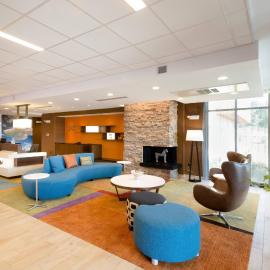 Fairfield Inn & Suites by Marriott Decorah,位于迪科拉的酒店