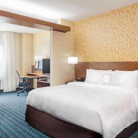 Fairfield Inn & Suites by Marriott North Bergen，位于北卑尔根的酒店