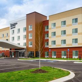 Fairfield Inn & Suites by Marriott Dickson，位于迪克森的酒店