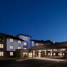 Fairfield Inn & Suites By Marriott Camarillo,位于卡马里奥的酒店