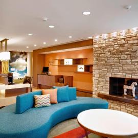 Fairfield Inn & Suites by Marriott Phoenix Tempe/Airport，位于坦培的酒店