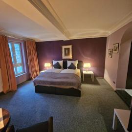 Hotel MALEPARTUS am Kurpark，位于巴特施瓦尔巴赫的酒店