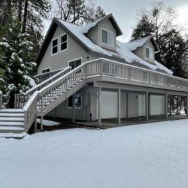 Shaver Lake, 4 BDR HOT TUB Misty Mountain Retreat，位于谢弗湖的酒店