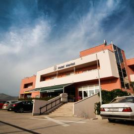 Hotel Merlot，位于Opuzen的酒店