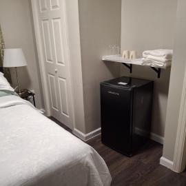 Two-Bedroom Home Private Parking 25 min to NYC，位于提内克的酒店