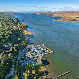 Tomales Bay Lodge and Marina Inc，位于因弗内斯的酒店