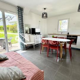Maisonnette tout confort - Golf - Piscine，位于奎恩的酒店