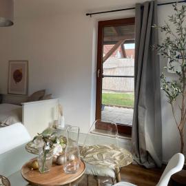 Stylisches Apartment mit Dachterrasse und Whirlpool，位于格尔斯托芬的酒店