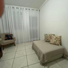 Apartamento inteiro 02 quartos, no térreo - hospeda confortavelmente até 6 pessoas - Ipatinga -MG，位于伊帕廷加的酒店