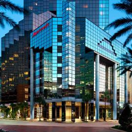 New Orleans Marriott Metairie At Lakeway，位于梅泰里的酒店