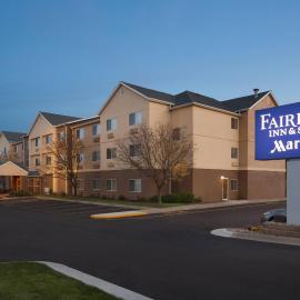 Fairfield Inn & Suites Youngstown Boardman Poland，位于波兰的酒店