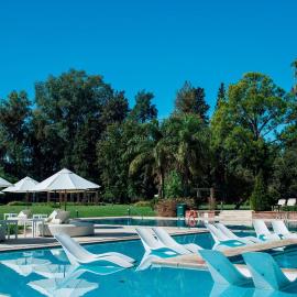 Sheraton Pilar Hotel & Convention Center,位于皮拉尔的酒店