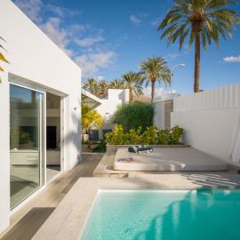 Porto Mare 42 with heated pool on the Front Line by CanaryScape，位于帕斯托布兰克的酒店