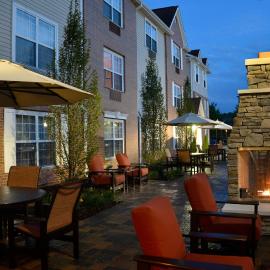 TownePlace Suites by Marriott East Lansing，位于东兰辛的酒店