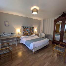 Hotel Le Bon Laboureur，位于拉沙里泰的酒店