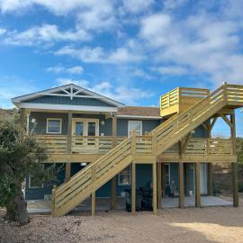 Outer Banks Haven New Kitchen and New Outdoor Areas，位于基蒂霍克海滩的酒店