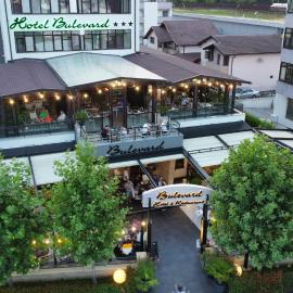 Hotel Bulevard，位于拉姆尼库沃尔恰的酒店