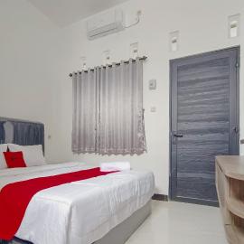 RedDoorz Syariah near RSUD Kajen Pekalongan，位于Karanganyar的酒店