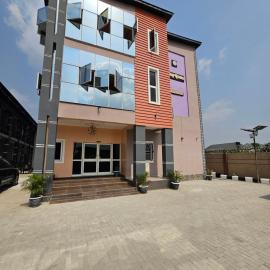 KayQuin Garden，位于瓦里的酒店