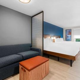 Everhome Suites Fayetteville near Fort Bragg，位于费耶特维尔的酒店