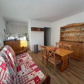 Studio-cabine au calme à Allos Ski à pied, nature & repos，位于阿洛斯的酒店