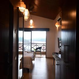 Waves and Vibes Resort，位于拉瓦萨市的酒店