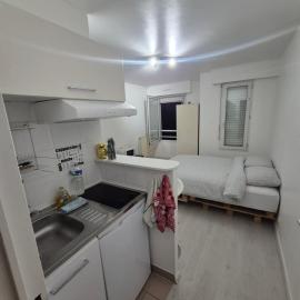 Studio a Suresnes，位于叙雷纳的酒店