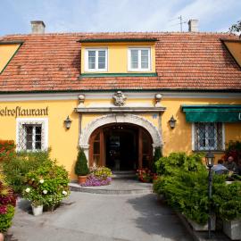 Hotel Ungarische Krone，位于布如克纽多夫的酒店