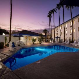 Days Inn & Suites by Wyndham Mesa Near Phoenix，位于梅萨的酒店