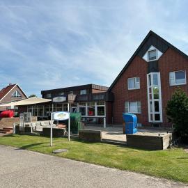 Strandhotel Achtert Diek，位于朗格奥的酒店