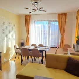Sunny Mountain View apartment，位于拉兹洛格的酒店