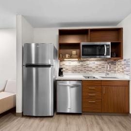 Everhome Suites Glendale Sports Entertainment District by Choice Hotels，位于格伦代尔的酒店