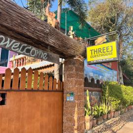 Three J Guesthouse，位于甘烹碧的酒店