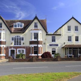 The Birdham Hotel & Restaurant，位于本布里奇的酒店