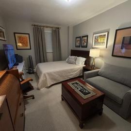 Cozy Brooklyn Home, Private Room in Host Shared Apartment,位于布鲁克林的酒店