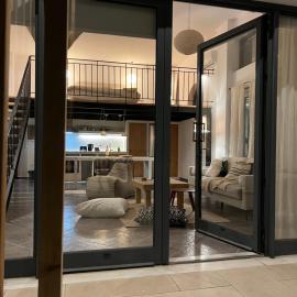 Evas Urban loft 1 CLOSE TO PYTHAGOREIO，位于Chóra的酒店
