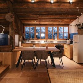 Guesthouse Novak -Modern Barn Loft，位于Dvor的酒店