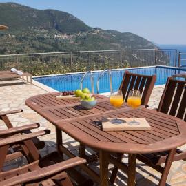 Αthina Villas，位于Fternón的酒店