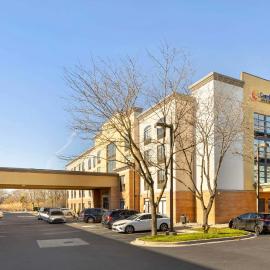Comfort Inn & Suites Arlington Heights - Schaumburg，位于阿灵顿海茨的酒店