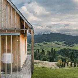 HONAY HOUSE with a stunning view of MOUNTAINS，位于Dursztyn的酒店