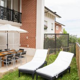 EARRA - Villa Eki - 2 garajes, playa a 7 min a pie，位于扎鲁亚斯的酒店