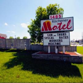 Kitchener Motel，位于基奇纳的酒店