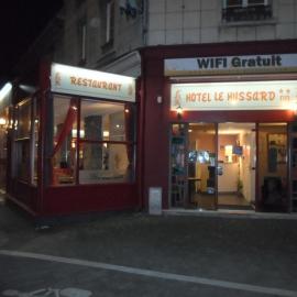 Hôtel Le Hussard，位于阿朗松的酒店