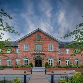 Cavan Crystal Hotel，位于卡文的酒店