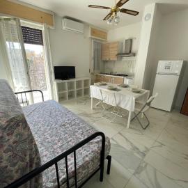 Residence Lido adriano baia tartaruga private beach included，位于丽都阿德里亚诺的酒店