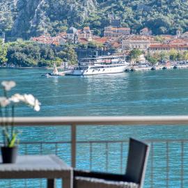 Kotor Vista Seaview apartment by MN Property，位于Muo的酒店