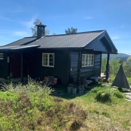 Cabin at Kvamskogen with a great view，位于Kvam的酒店